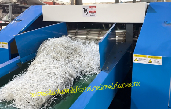 เครื่องบดพลาสติก PP โมโนฟิเลนท์ เครื่องบดผ้าขยะประสิทธิภาพสูง เครื่องบดพลาสติก PP Raffia เครื่องบดพลาสติก PP เครื่องบดเชือก PP พร้อมคอนเวียร์เข้าและออก
