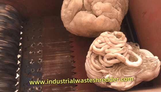 เครื่องบดพลาสติกสําหรับหัว extruder 45KW 400-700kgต่อชั่วโมง